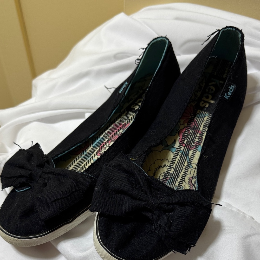 Keds Women's Black Floral Bow Flats - Picture 7 of 11